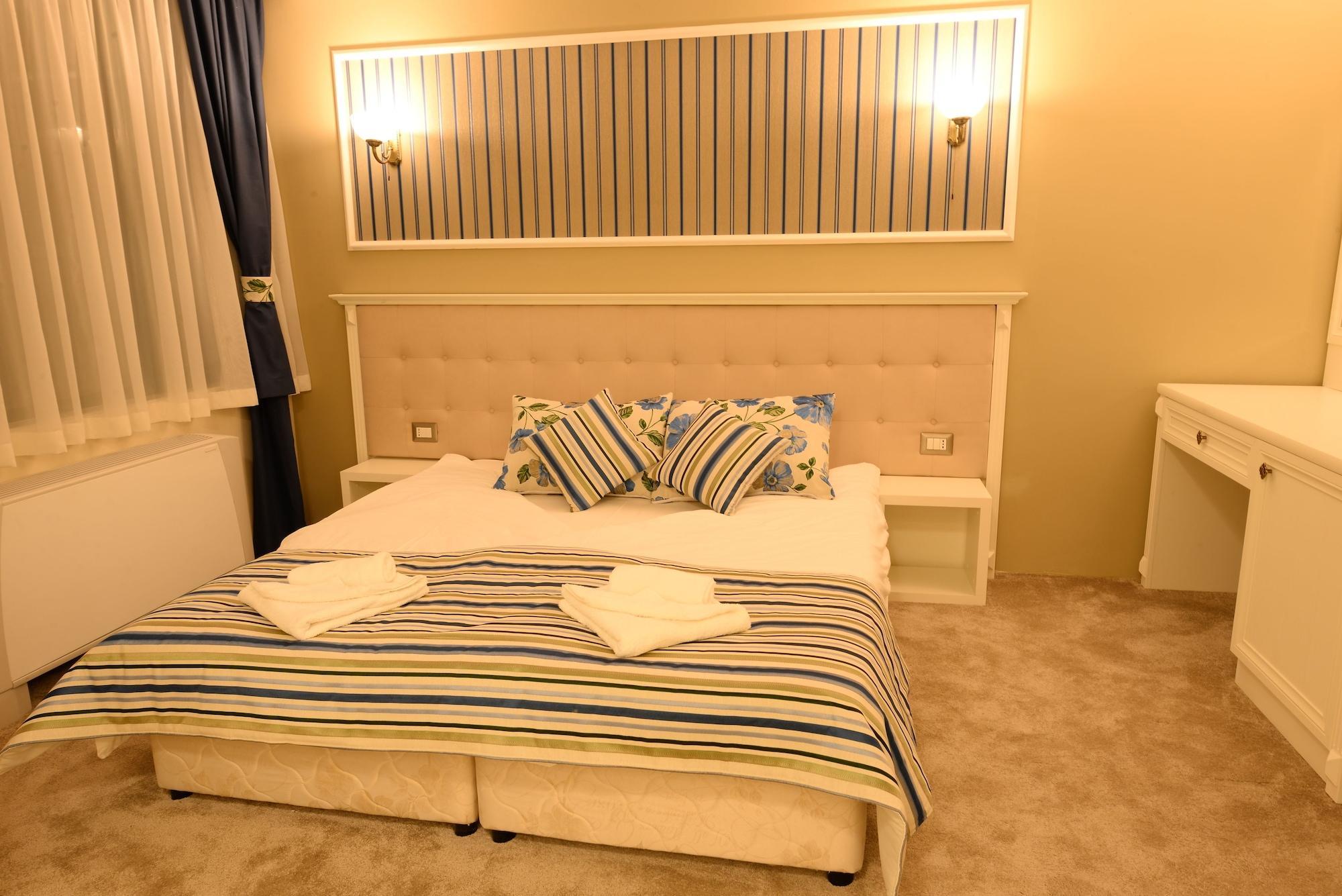 Park Hotel Raya Garden - Free Parking Veliko Tarnovo Extérieur photo